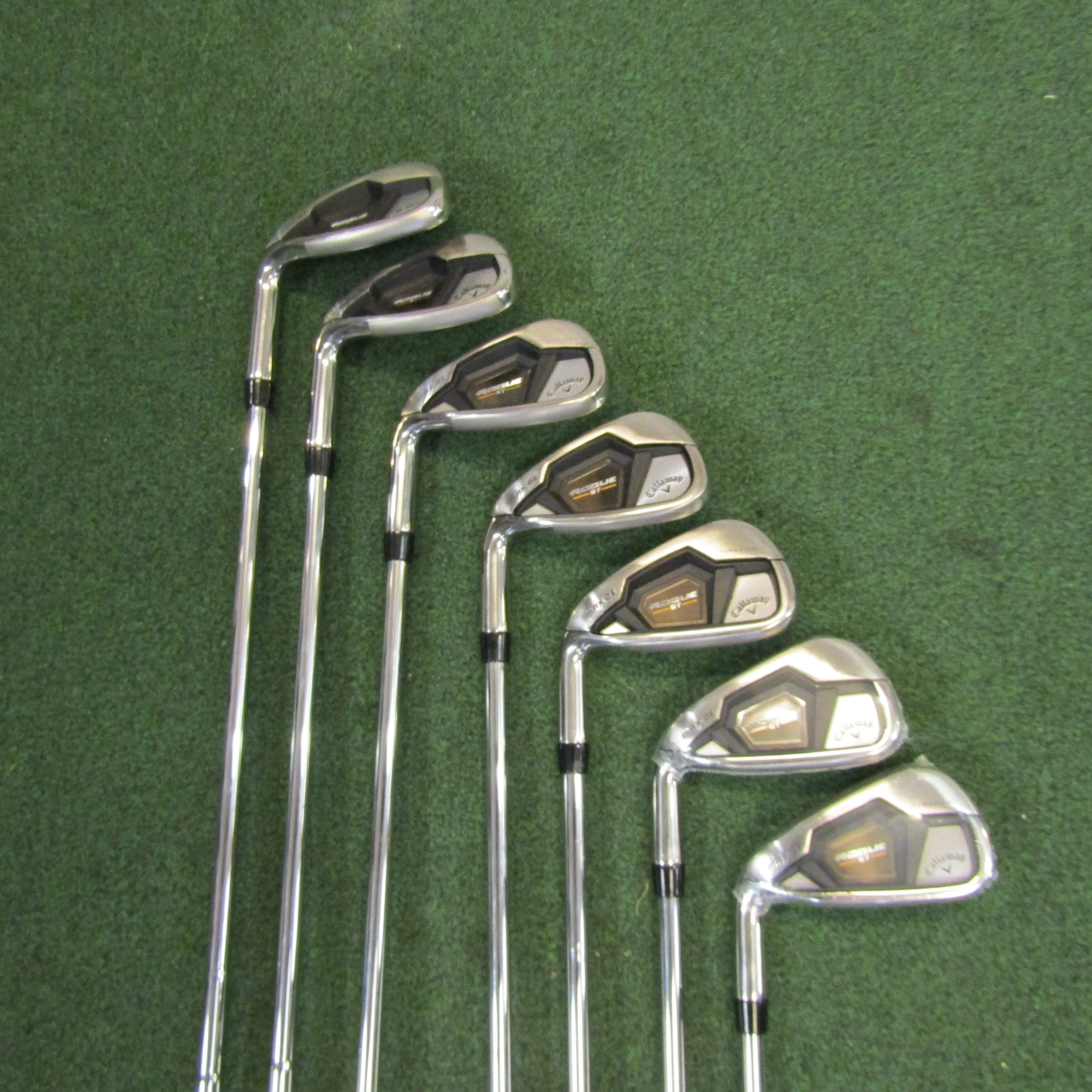 Callaway Rogue ST Max OS #5-PW, AW 7 pc. Iron Set Reg. Flex Steel MLH