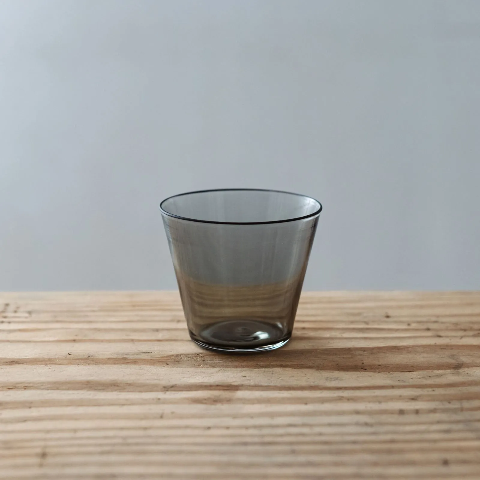 WASHIZUKA GLASS STUDIO CUP charcoal