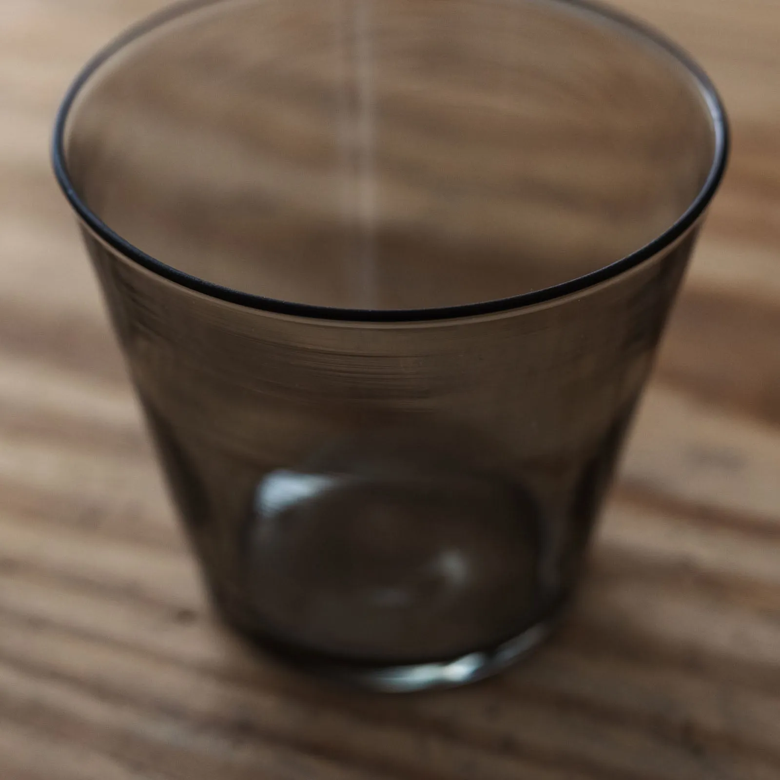 WASHIZUKA GLASS STUDIO CUP charcoal