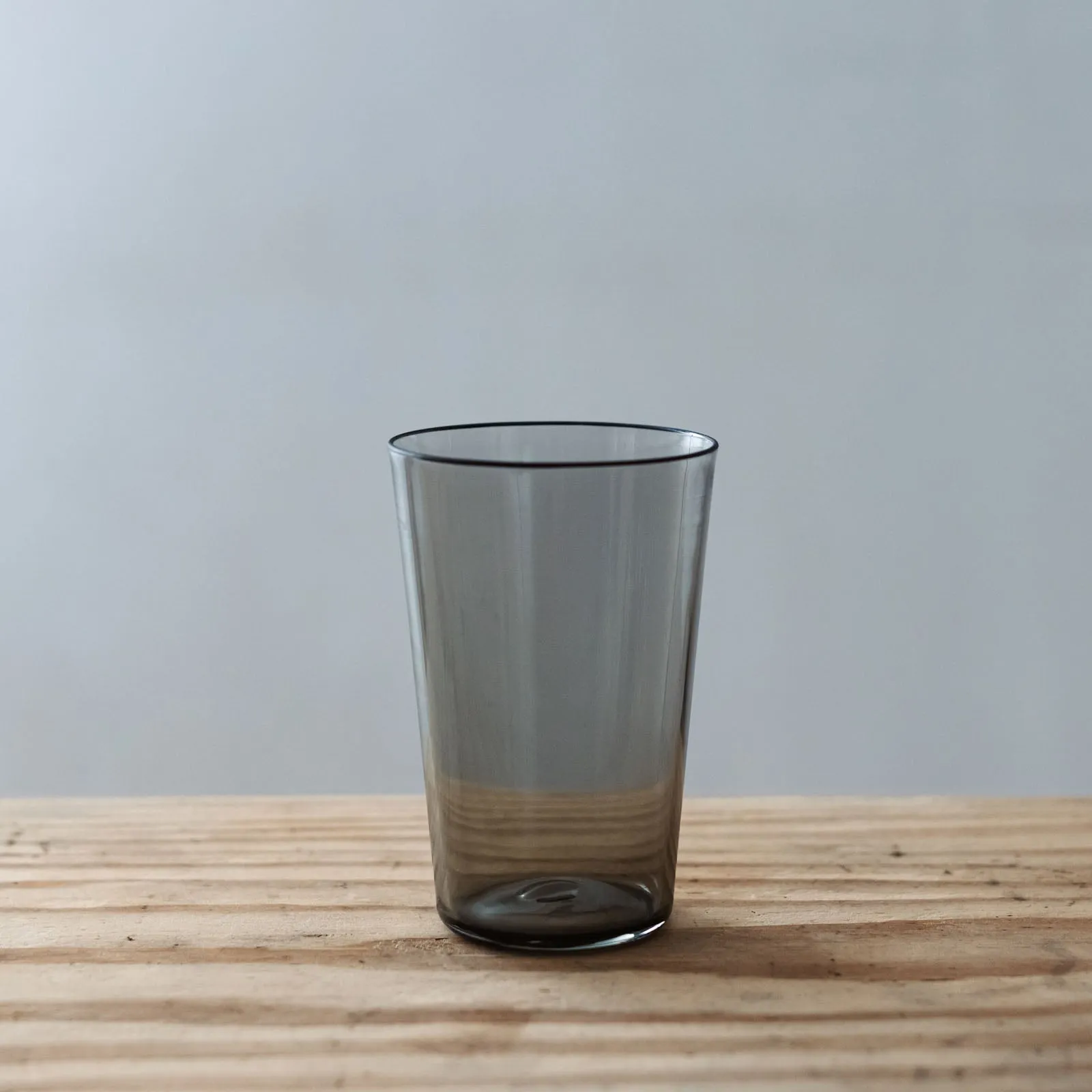 WASHIZUKA GLASS STUDIO CUP charcoal