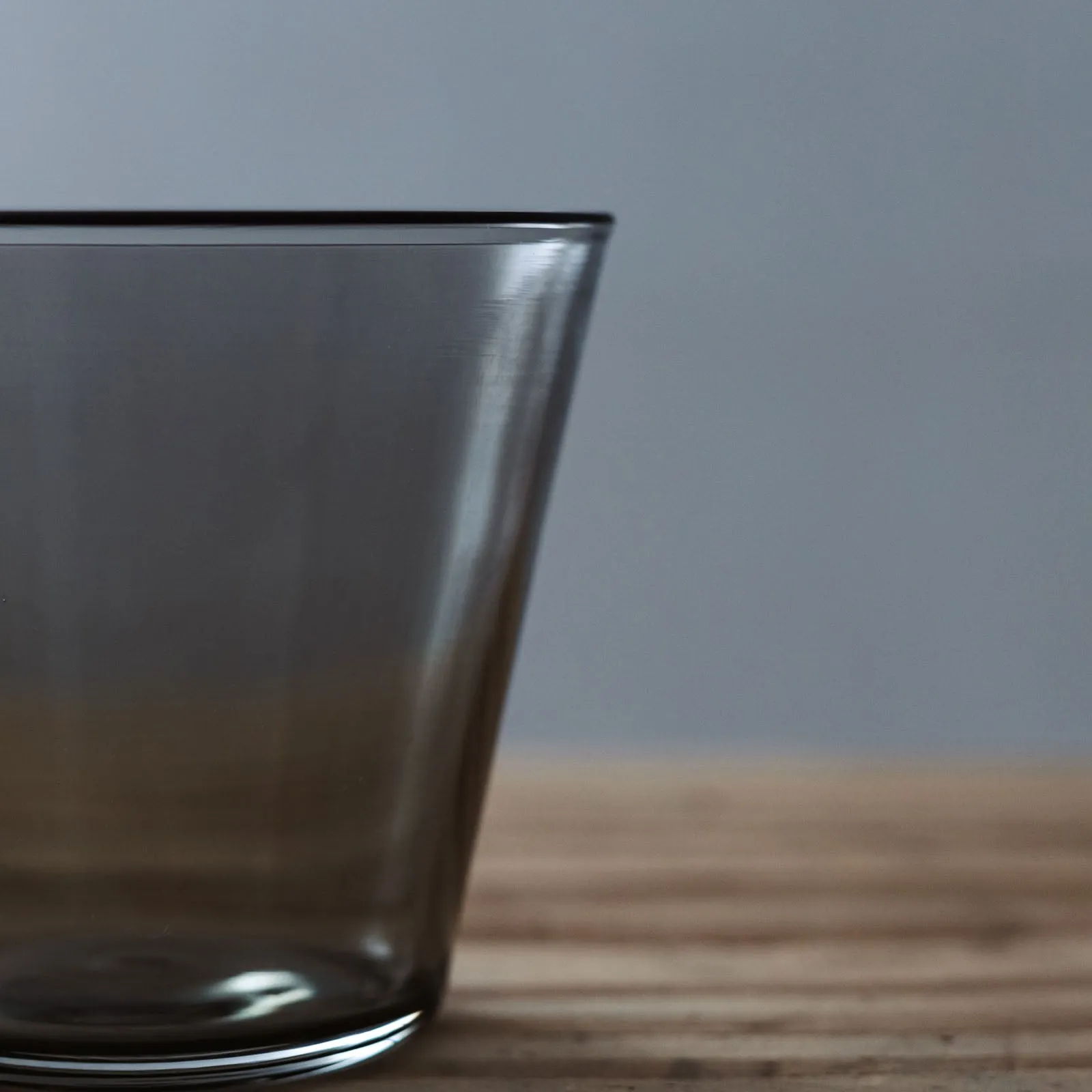 WASHIZUKA GLASS STUDIO CUP charcoal